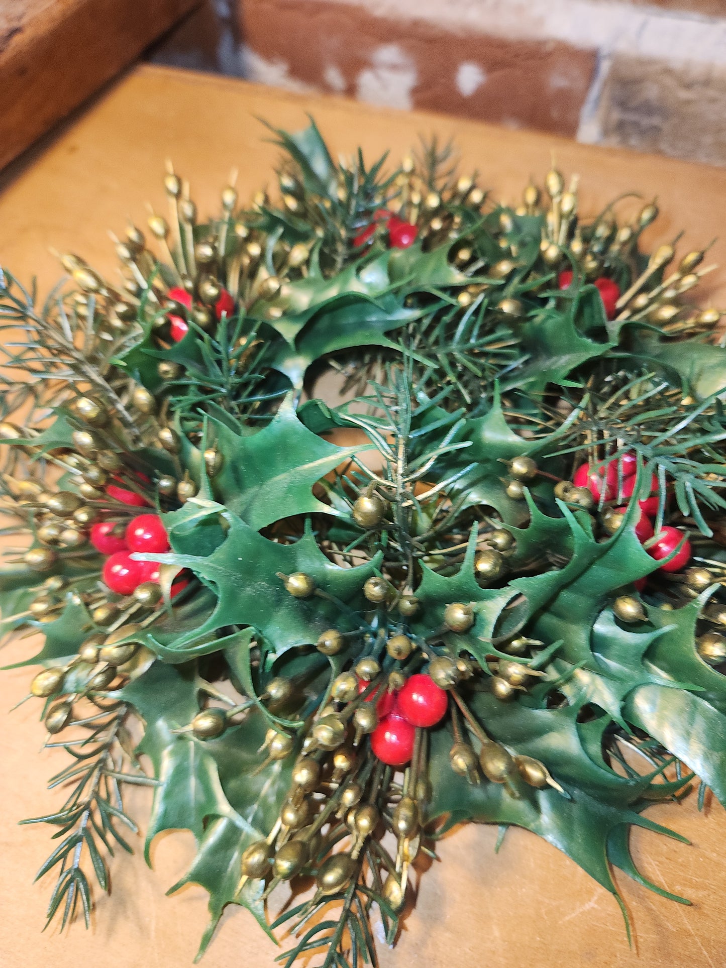 Vintage Christmas Candle Ring Centerpiece Plastic Greenery Holly Berry Evergreen cr2
