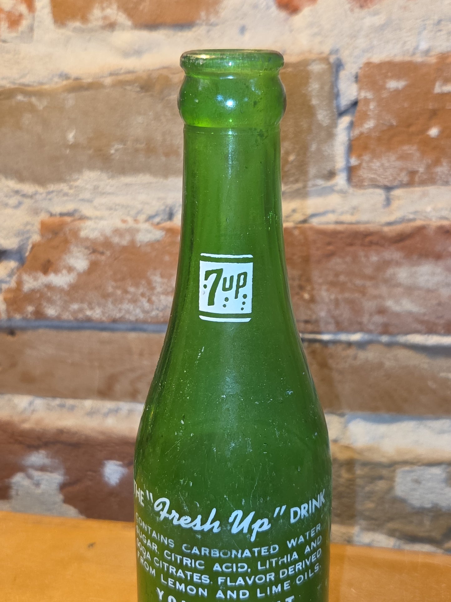 Vintage Soda Bottle 7-Up Bubbles & Swimsuit Lady Green Glass Lincoln vsb6l