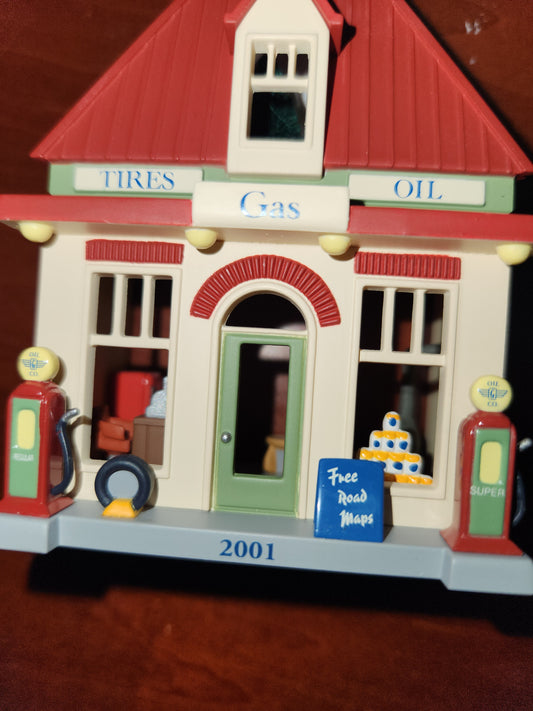 HH2001 2001 service station Ornament Hallmark Nostalgic Houses,