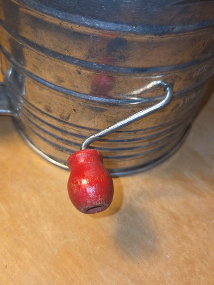 Bromwell's Vintage 5-Cup Measuring Flour Sifter with Red Turn Crank and Handle fs88
