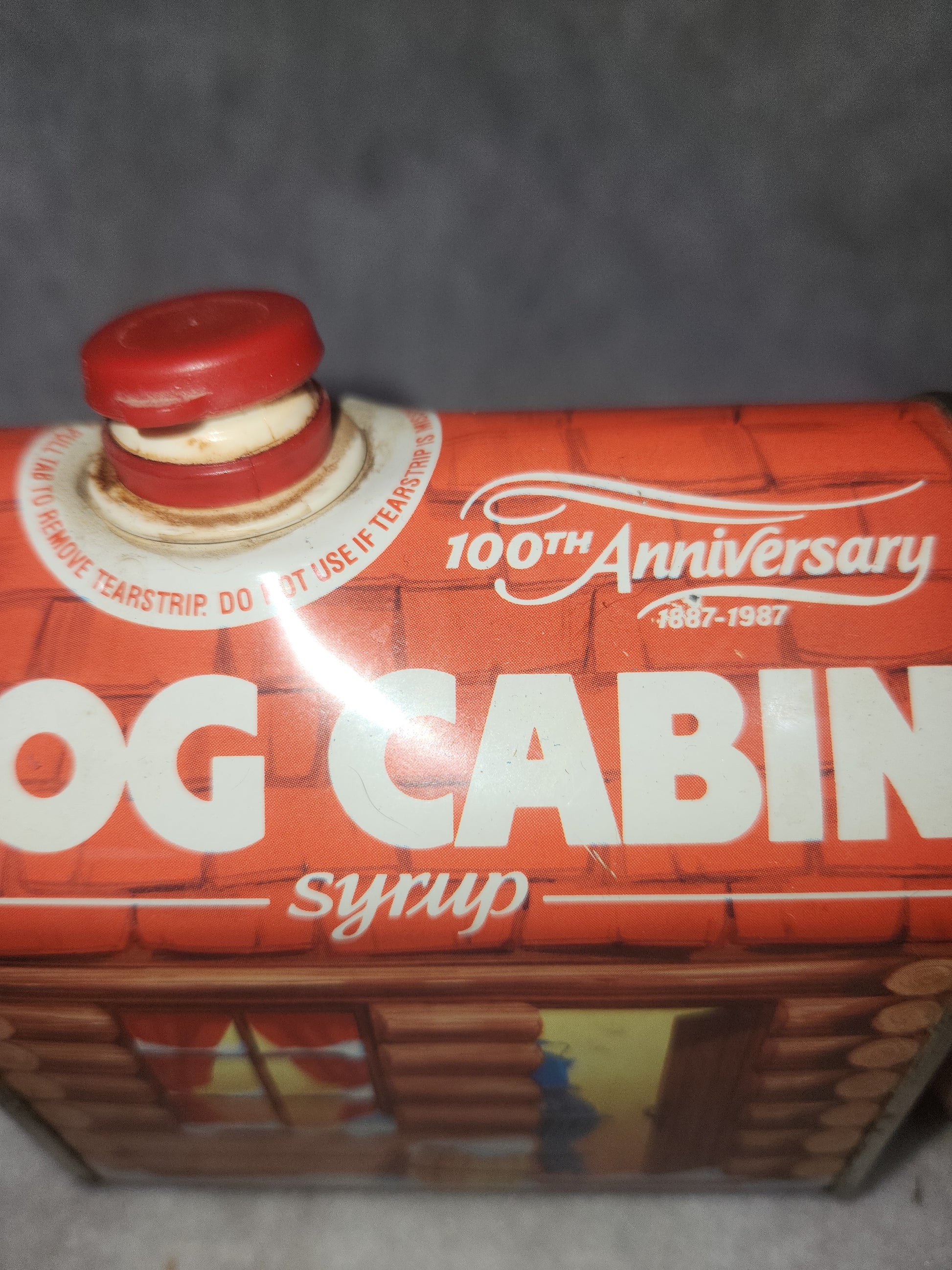 Vintage EMPTY tin "100th Anniversary 1887-1987 Log Cabin Syrup with Top tin663
