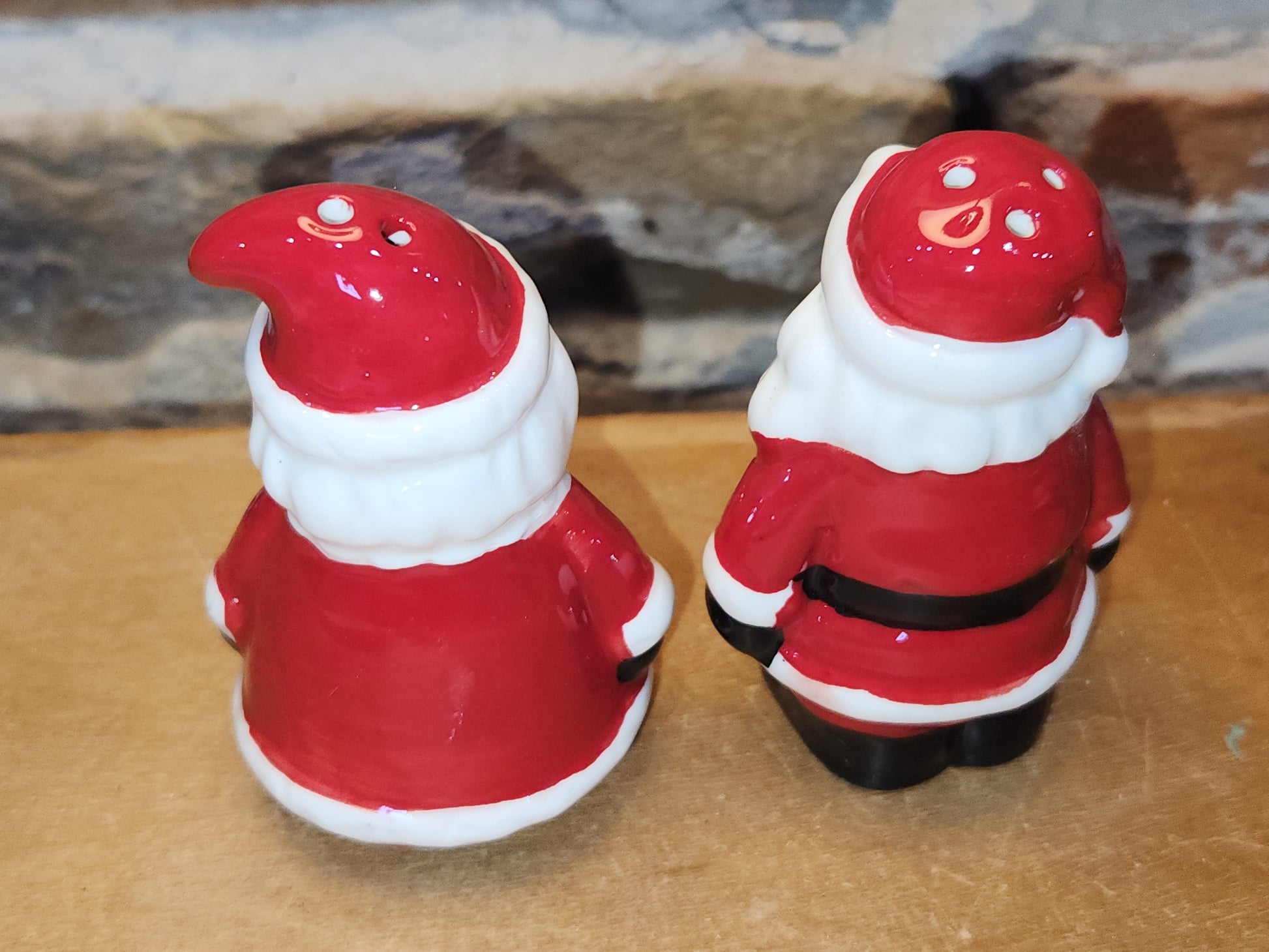 Salt and Pepper Shakers Santa and Mrs Claus sp14
