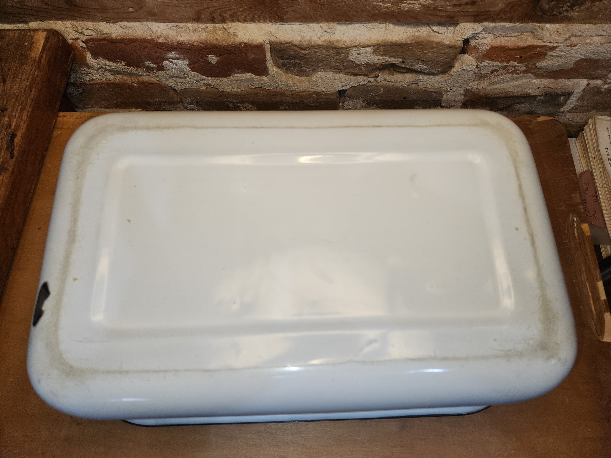 Vintage Enamelware Refrigerator Box or Baking Dish with Lid White & Black en78