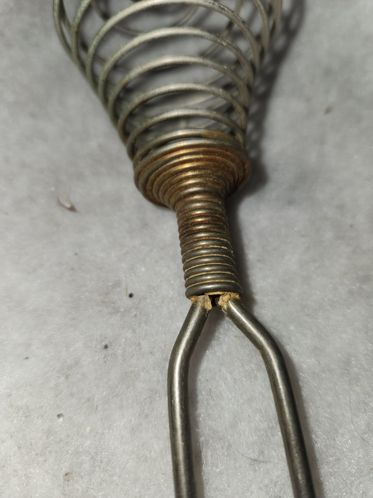 Vintage 2 piece kitchen metal wire coil beehive egg separator & wire coil whisk kit77