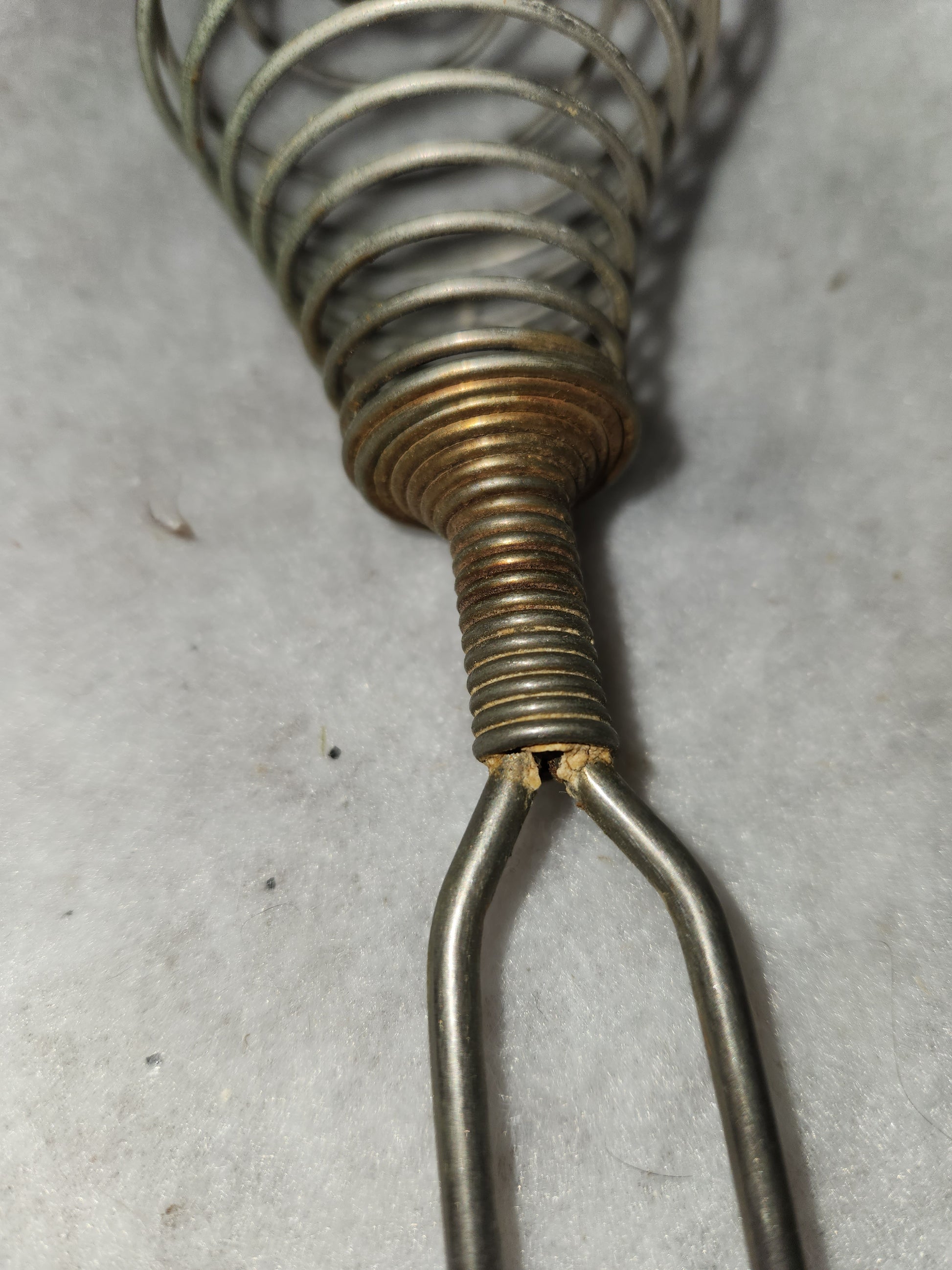 Vintage 2 piece kitchen metal wire coil beehive egg separator & wire coil whisk kit77
