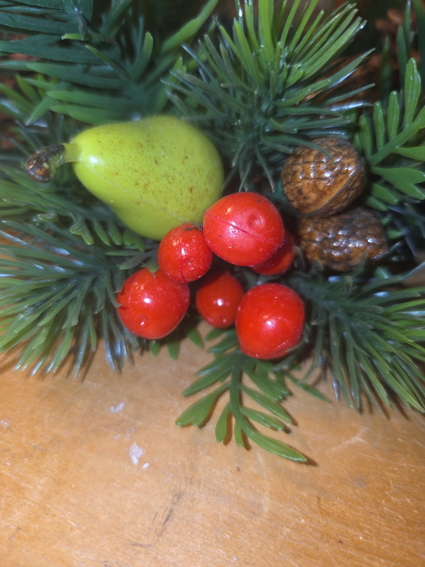 Vintage Christmas Candle Ring Centerpiece Plastic Greenery Pinecone Pear Berry Evergreen cr3