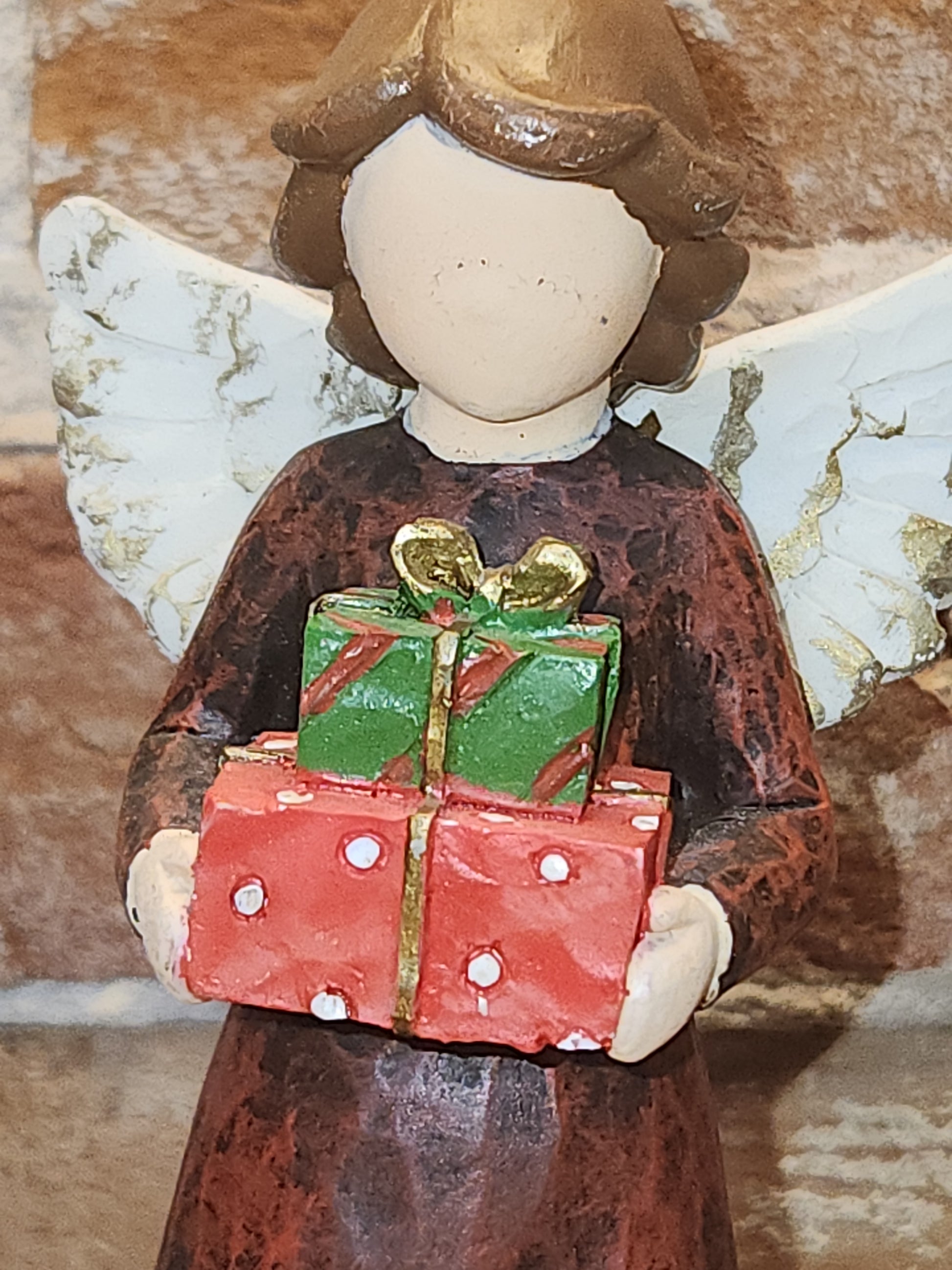 Christmas Angel Figurine Gifts Holly an21