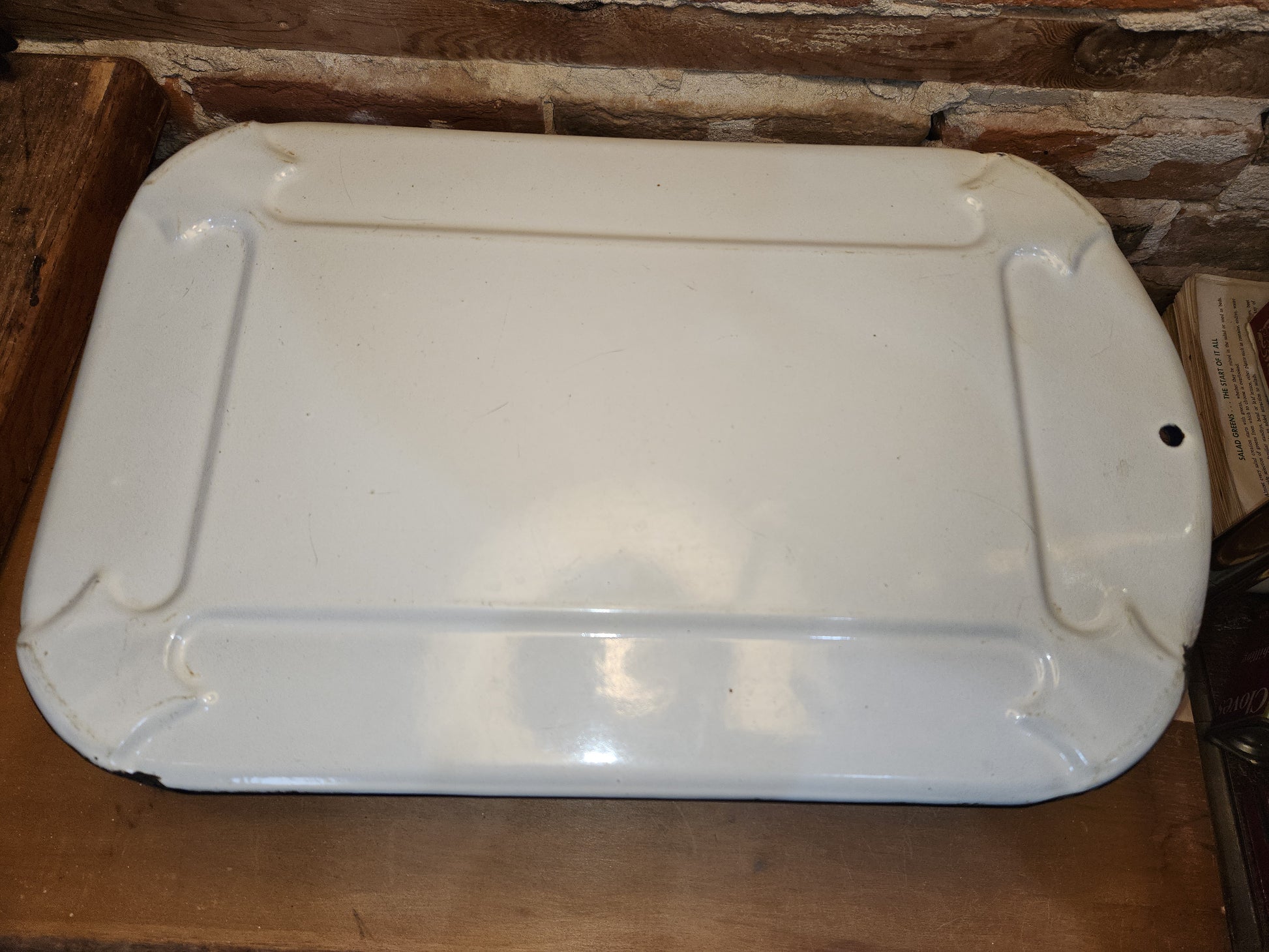 Vintage Enamelware Refrigerator Box or Baking Dish with Lid White & Black en78