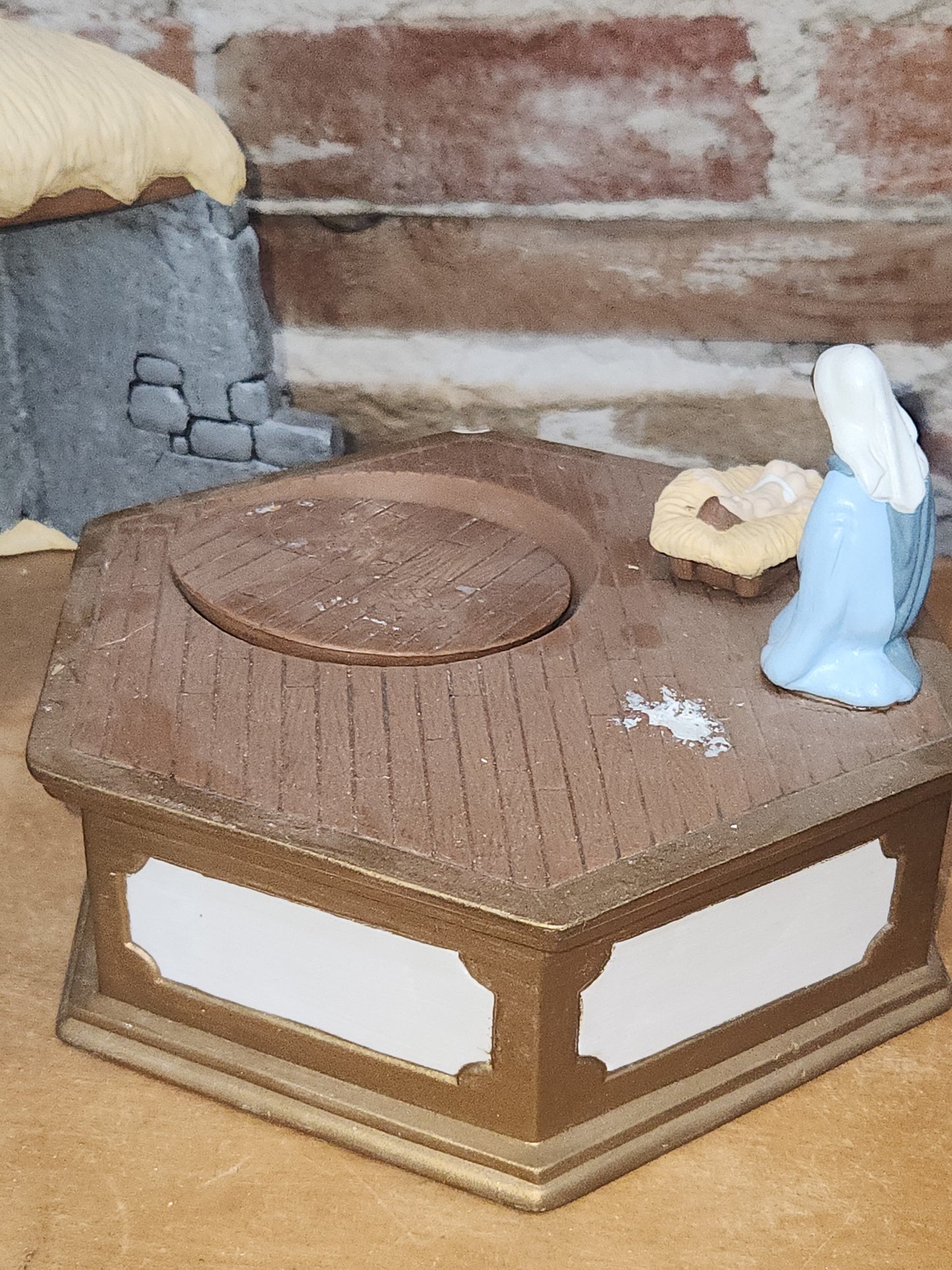 Vintage Ceramic Nativity Made From Scioto Mold AS IS Music Box Does Not Work