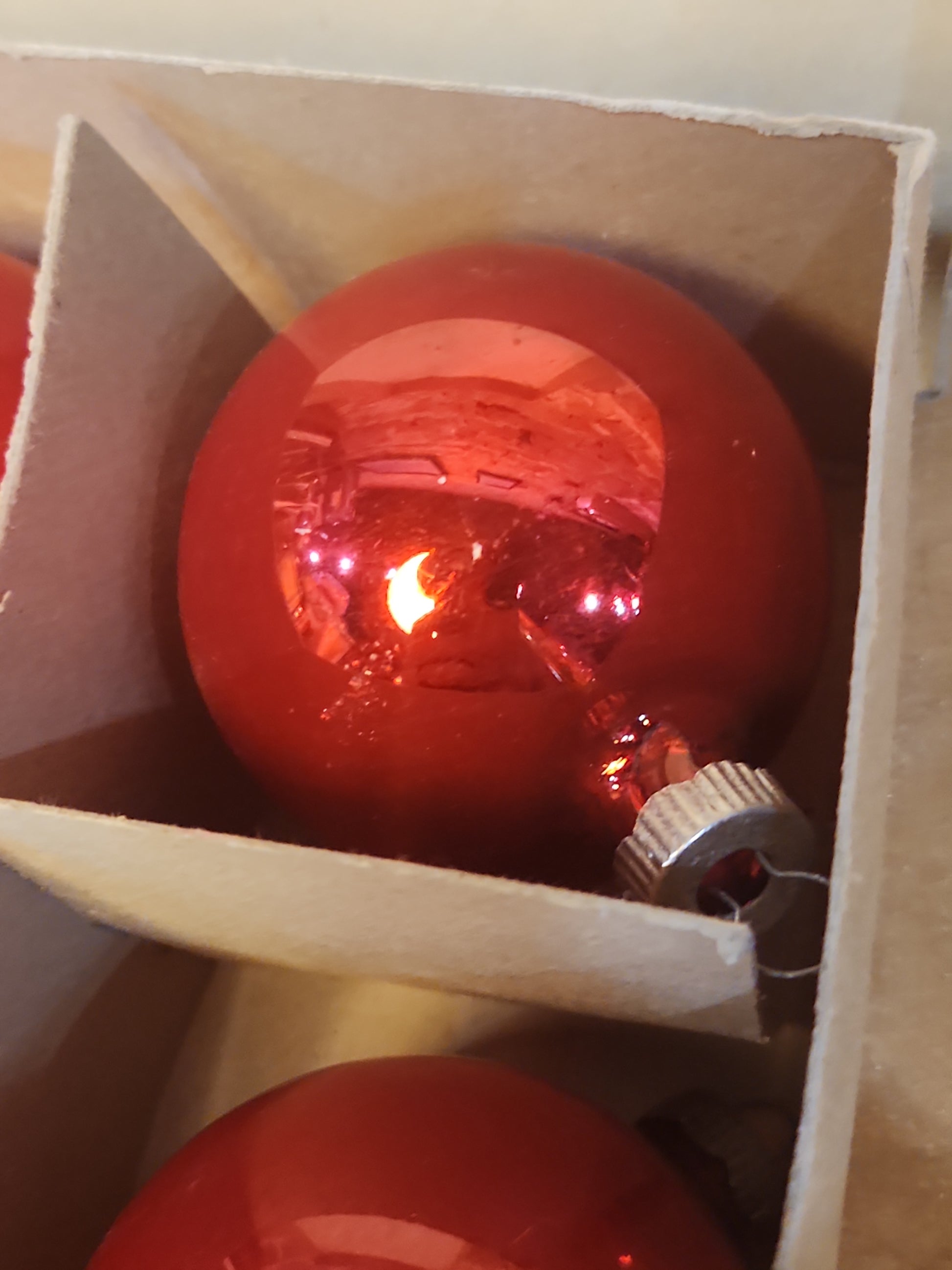 Vintage Shiny Brite 2 1/2" Red Ornaments in Box. Incomplete set. AS IS bo81