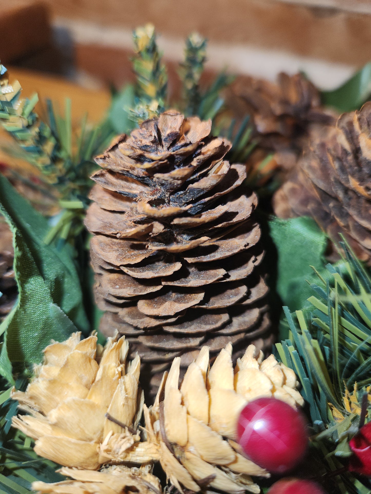 Vintage Christmas Candle Ring Centerpiece Pinecone Berry Evergreen Hobby Lobby cr1