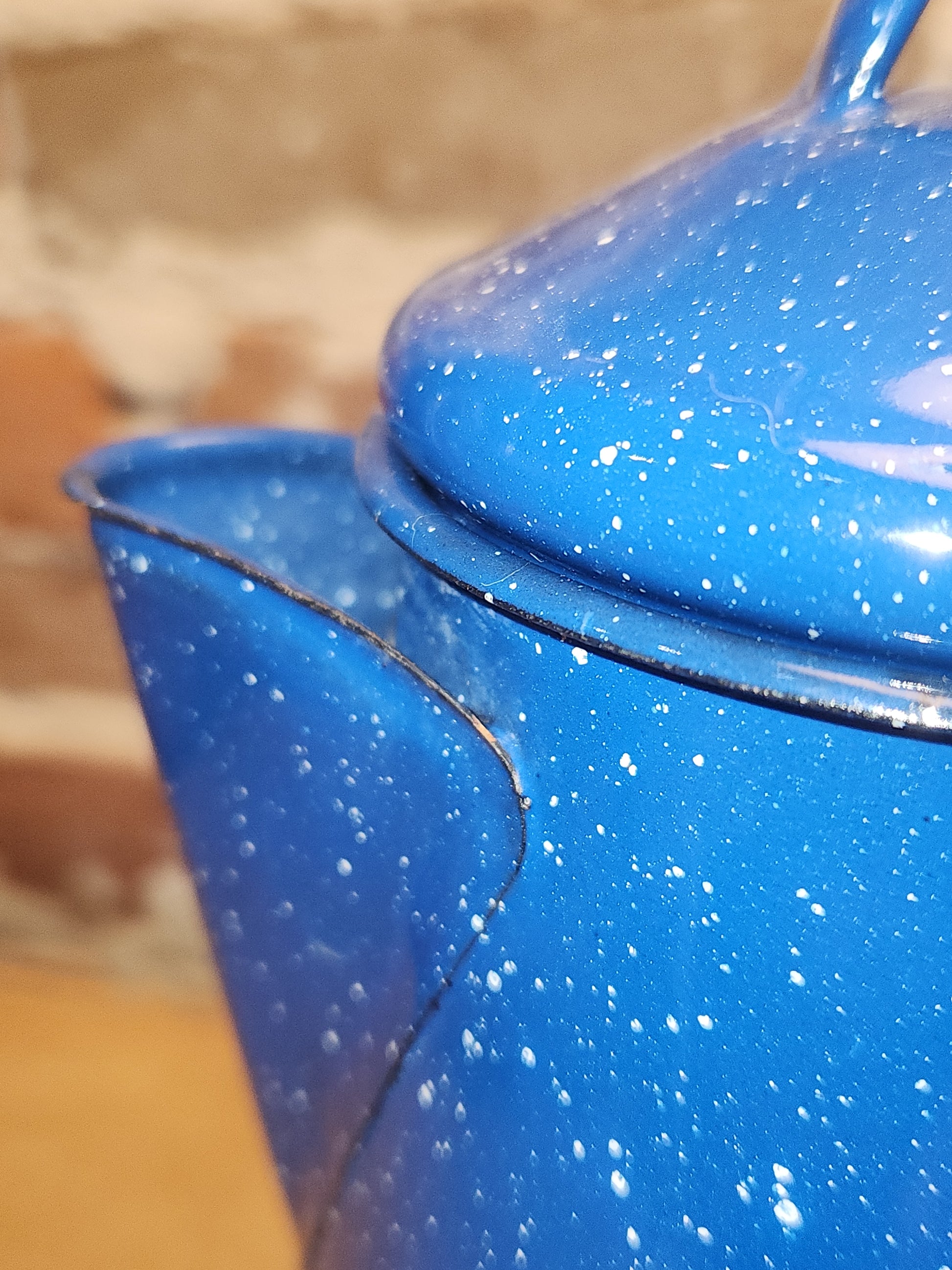 Vintage Enamelware Graniteware Coffee Pot with Lid Blue White Specks ew12