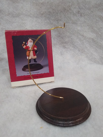 Vintage 1990 Hallmark Keepsake Ornament Display Stand Wood Base os54