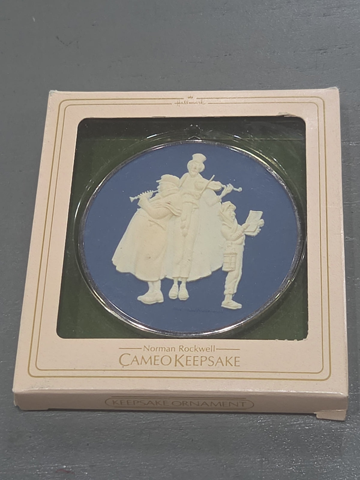 Vintage Hallmark Keepsake Norman Rockwell Cameo Ornament 2nd in Series 1981