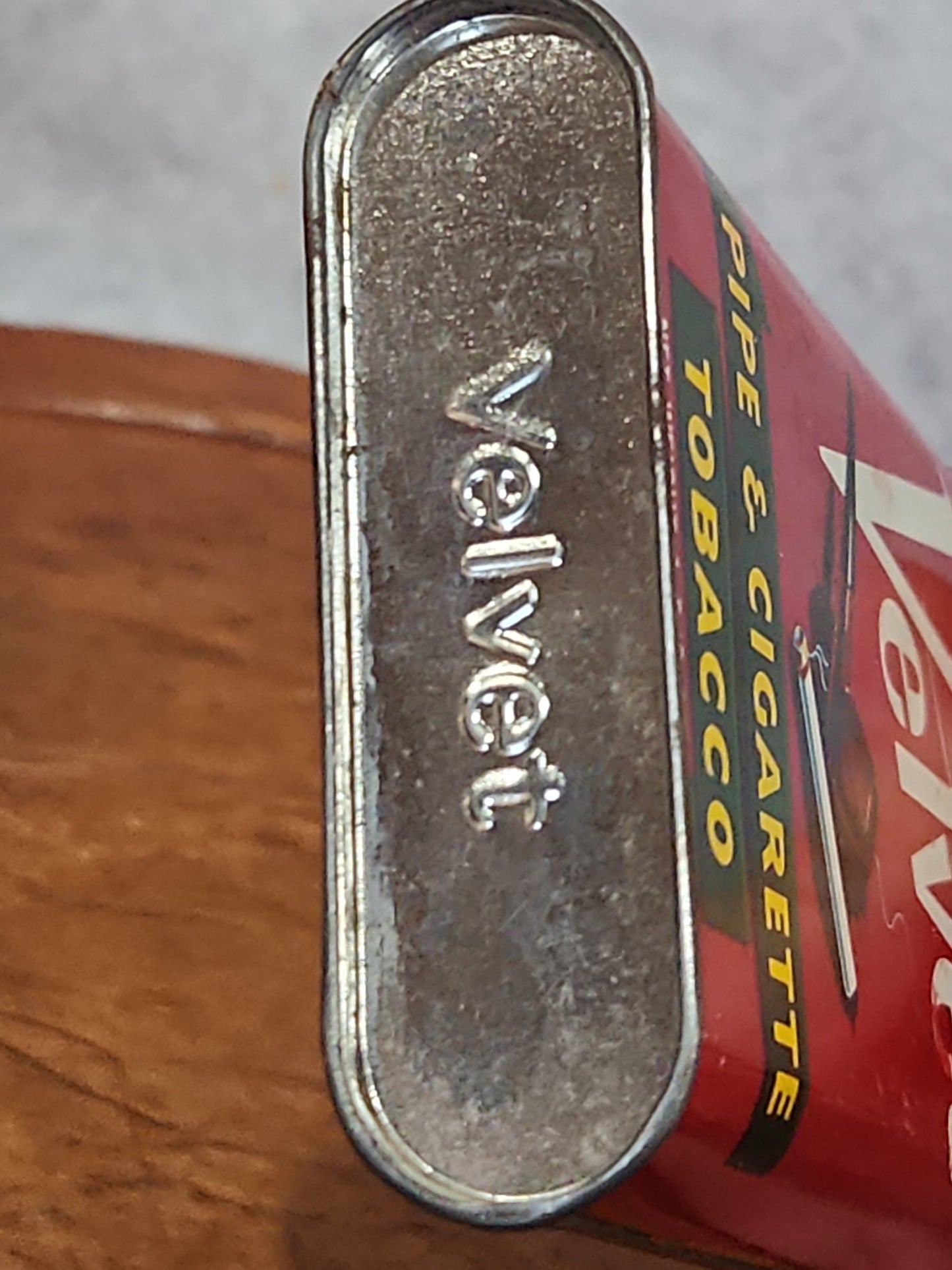 Vintage Tobacco Velvet pipe and cigarette 1 1/2 oz Kentucky tin977