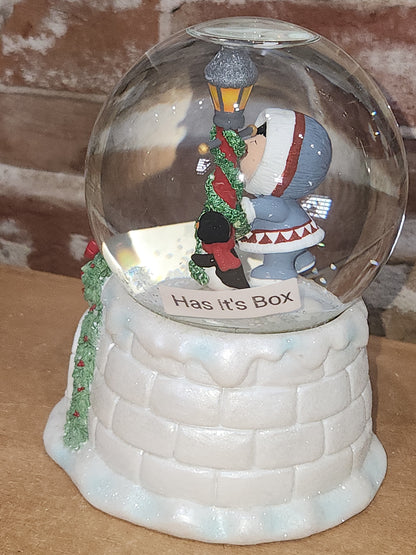 Hallmark Keepsake Snow Globe Frosty Friends Husky Penguin Inuit sg78