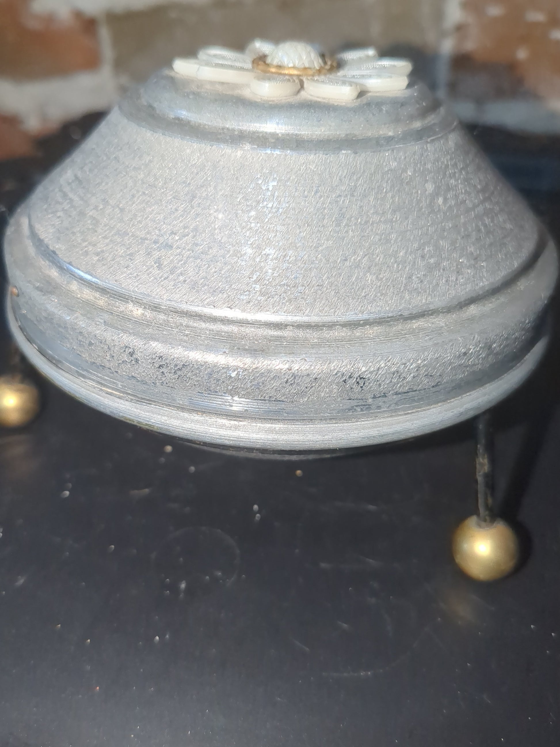 Antique Music Metal Powder Box On stand mb89