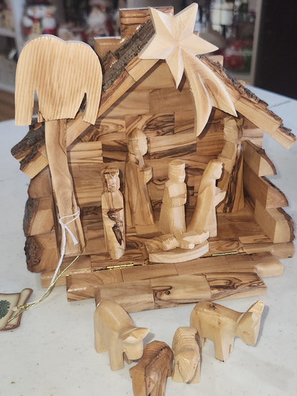 Mini Stable with hard cut nativity figures nat89