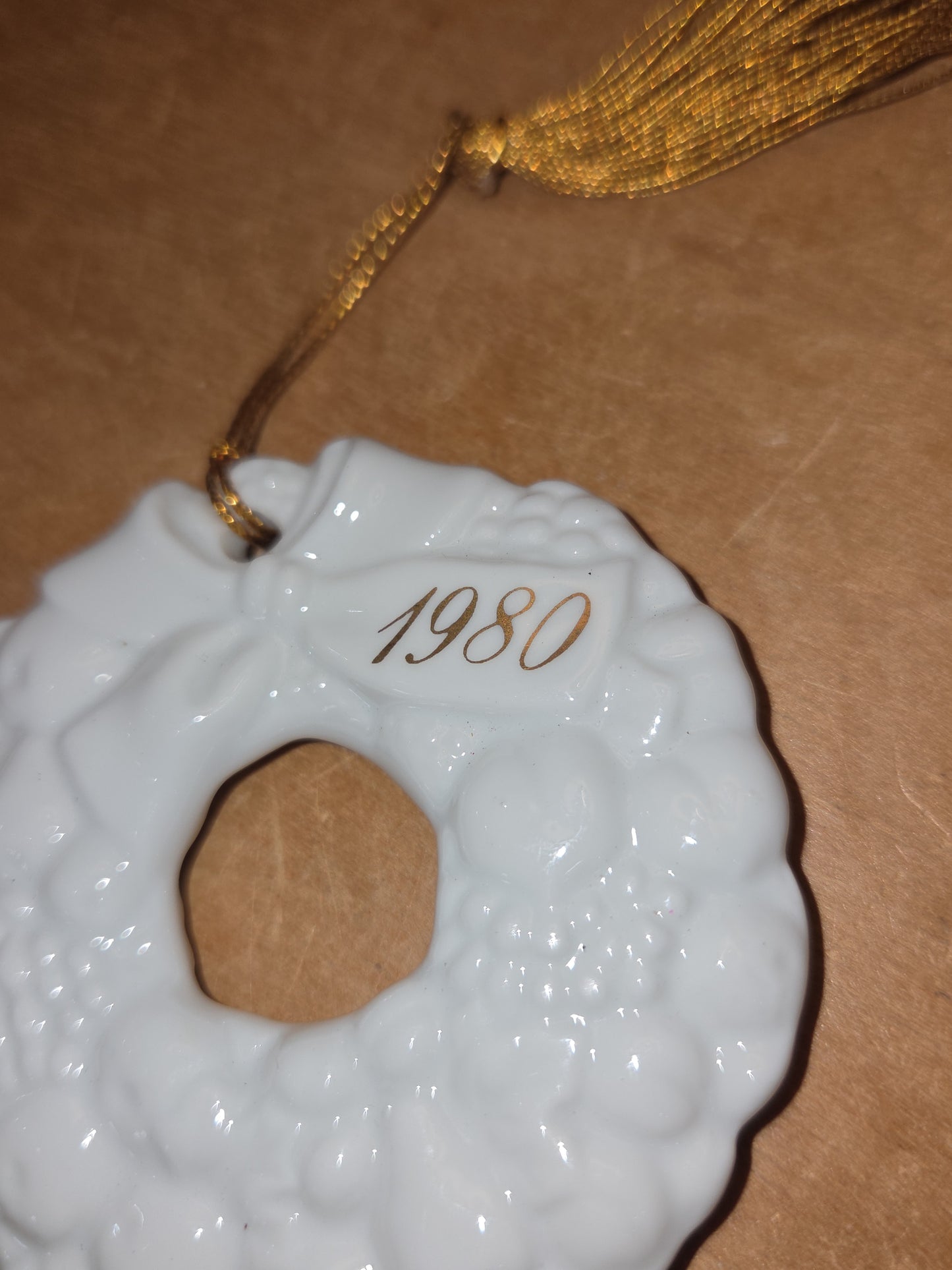 Vintage Avon Christmas Ceramic Wreath Ornament 1980