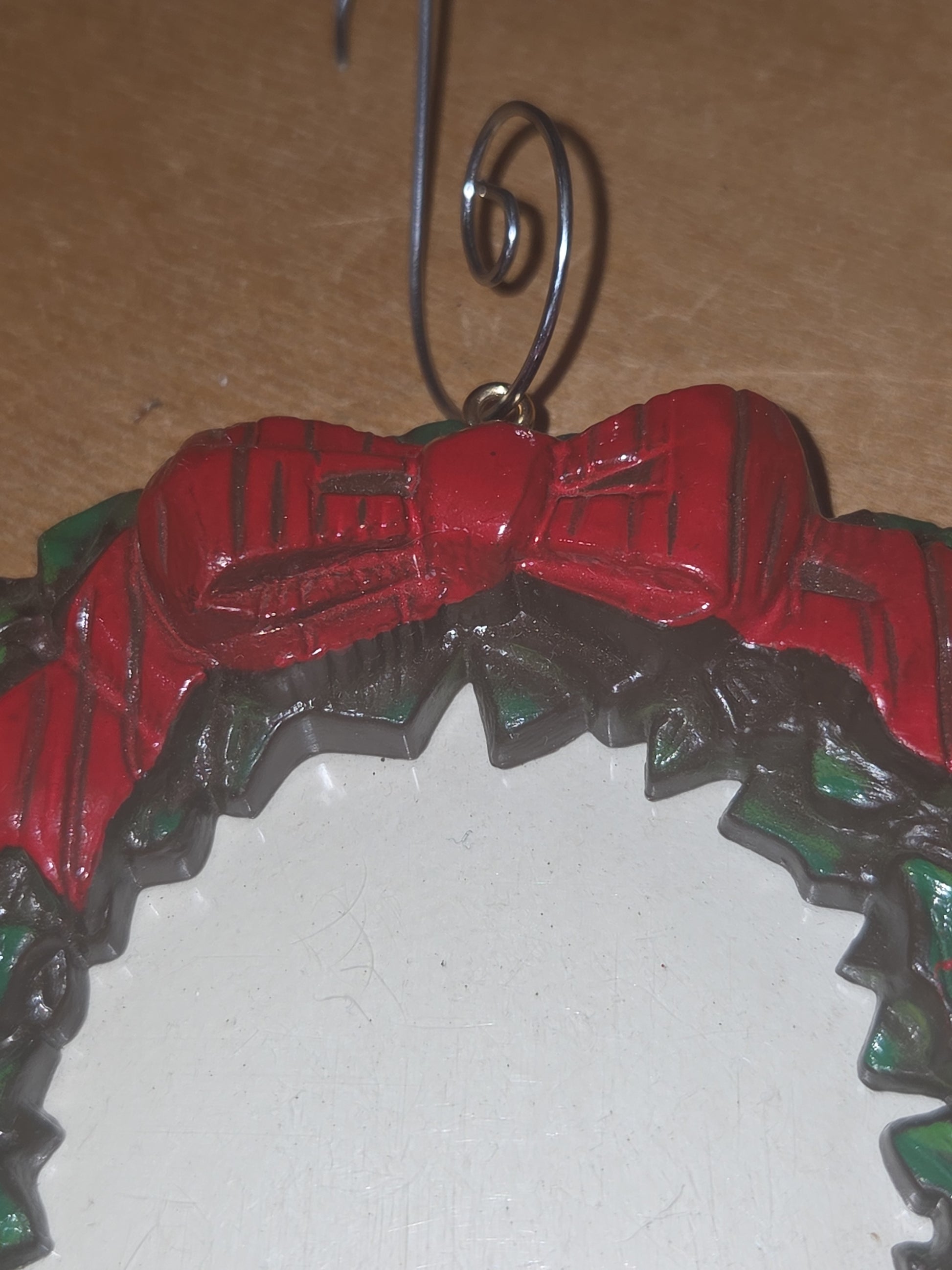 Vintage Avon Ornament Captured Moments Picture Frame Christmas Wreath 1984 NO BOX