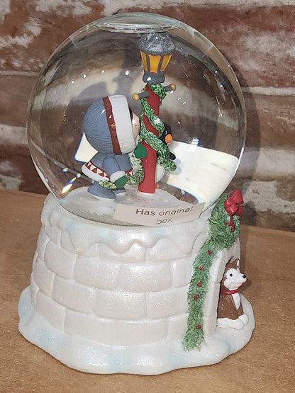 Hallmark Keepsake Snow Globe Frosty Friends Husky Penguin Inuit sg78
