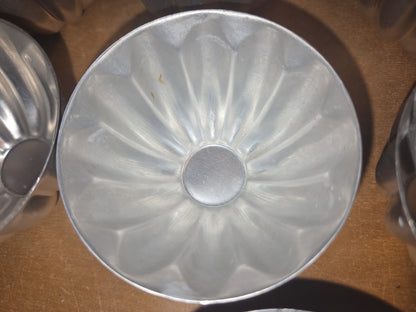 Vintage Set of 10 Small Aluminum Scalloped Fluted Tins Molds Cups Bundt Pans AS IS al23