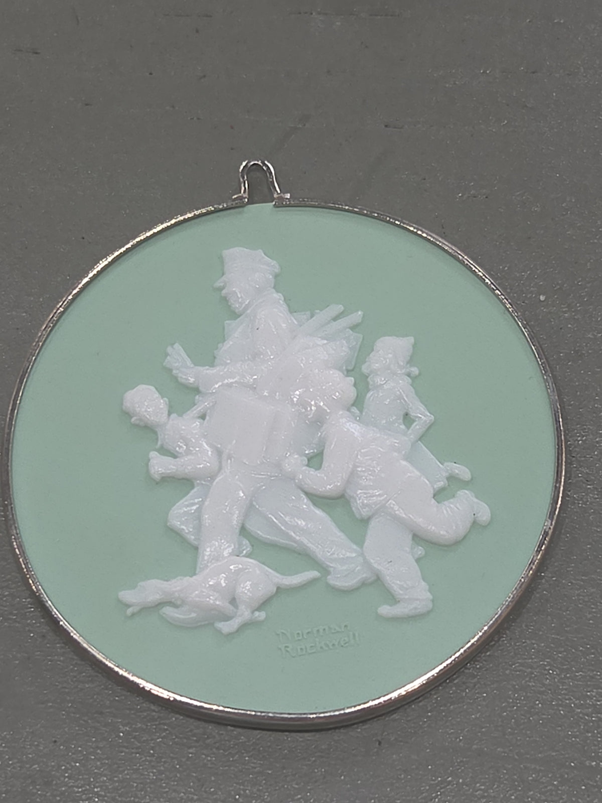 Vintage Hallmark Keepsake Norman Rockwell Cameo Ornament 6th in Series 1985