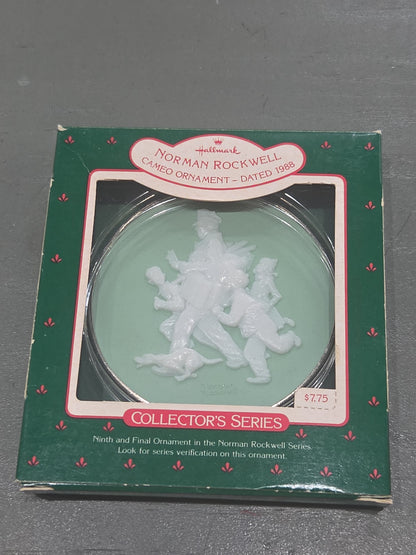 Vintage Hallmark Keepsake Norman Rockwell Cameo Ornament 6th in Series 1985