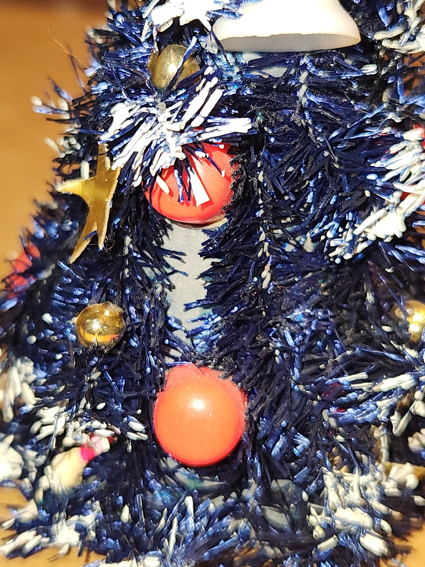 Vintage Bottle Brush Tree from 1950's Made in Japan Winking Merry Lite. Bulbs Glow UV light AS IS no lights no base bbt4