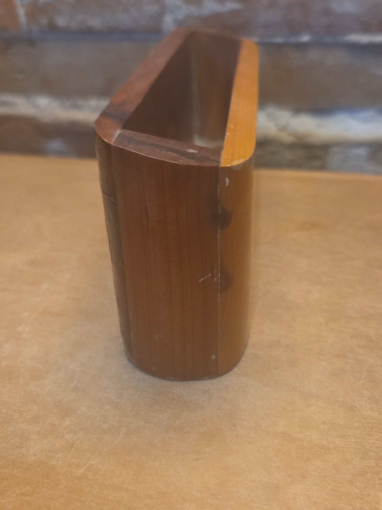 Vintage Cedar Wooden Lady Desk Memo and Pen Holder Deep South of Louisiana MCM dh7