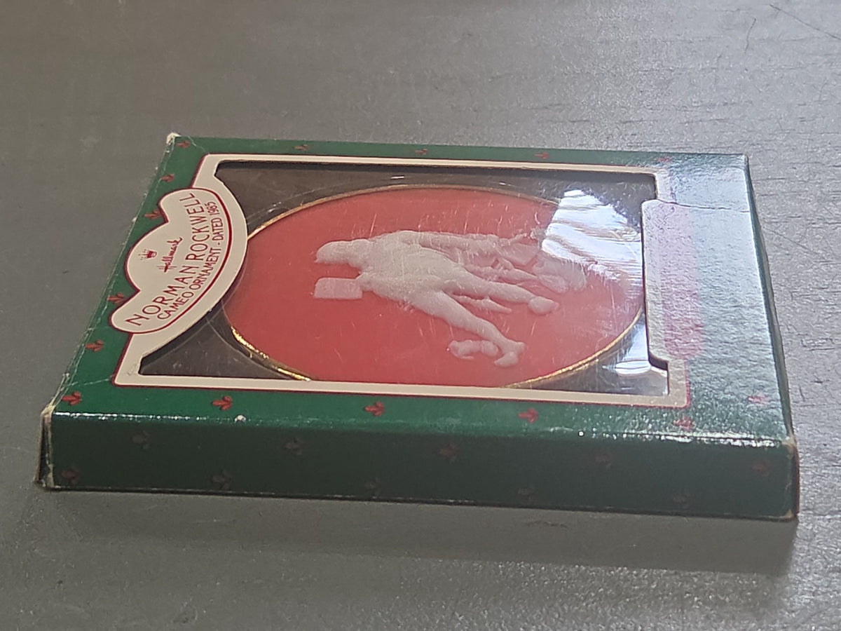 Vintage Hallmark Keepsake Norman Rockwell Cameo Ornament 9th in Series 1988
