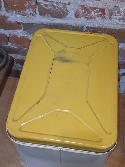 Vintage Decoware Metal Bread Box Hinged Lid Pinecones Yellow Cream AS IS tbb4