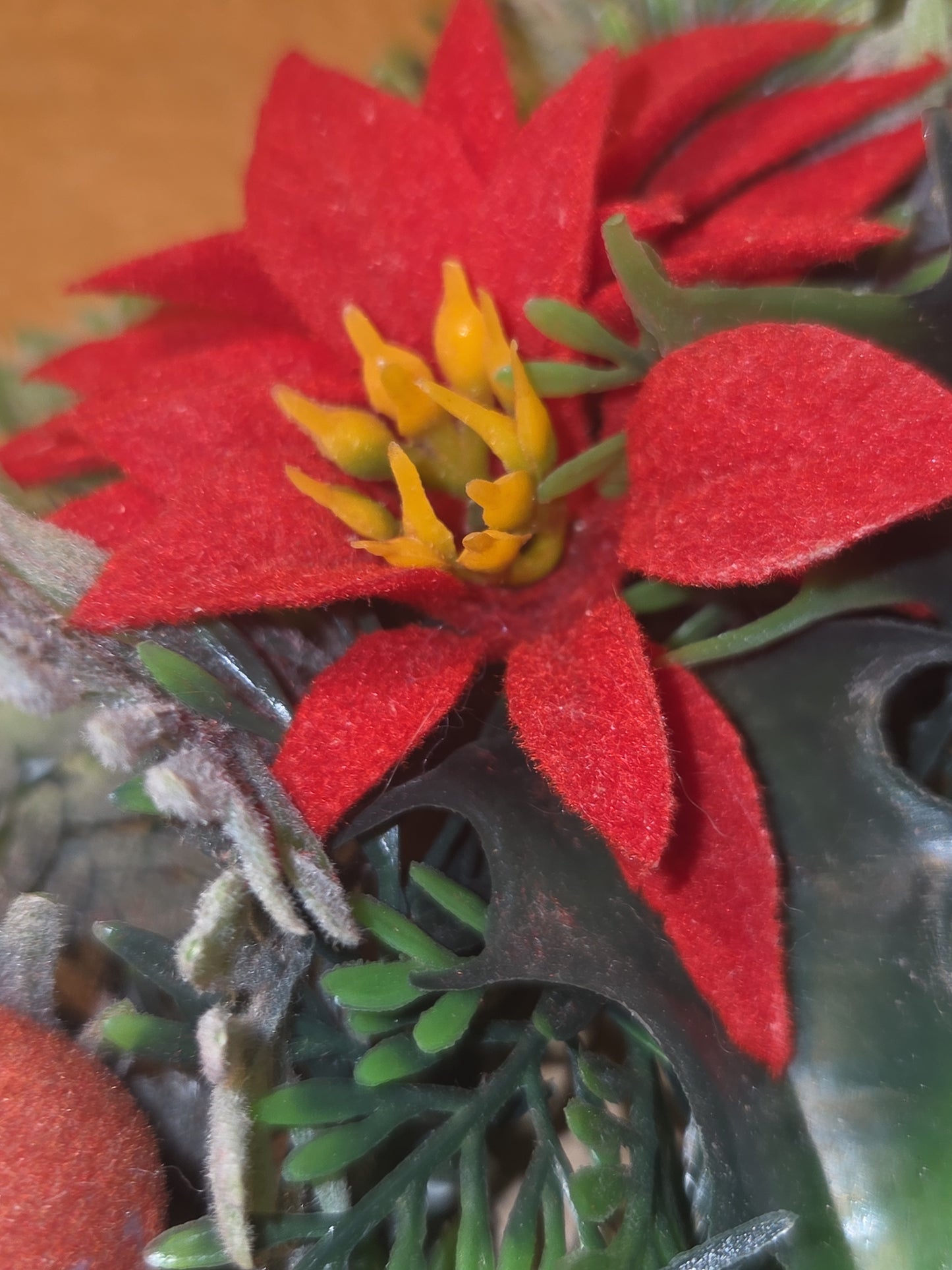 Vintage Christmas Candle Ring Centerpiece Plastic Greenery Flocked Apples Poinsettia AS IS cr5