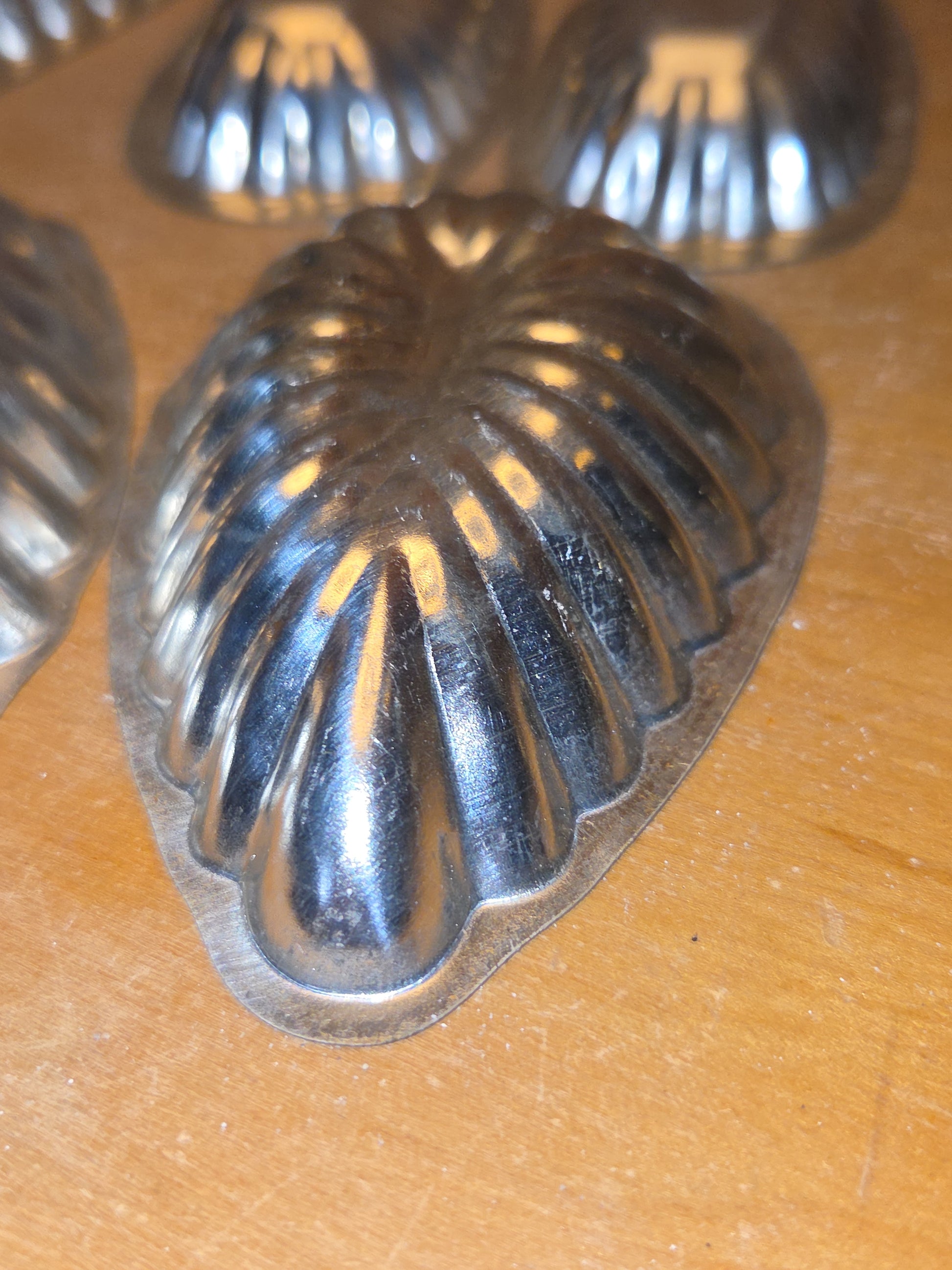 Vintage Small Aluminum Fluted Tin with Lid Tart Tin Baking Pans AS IS al36