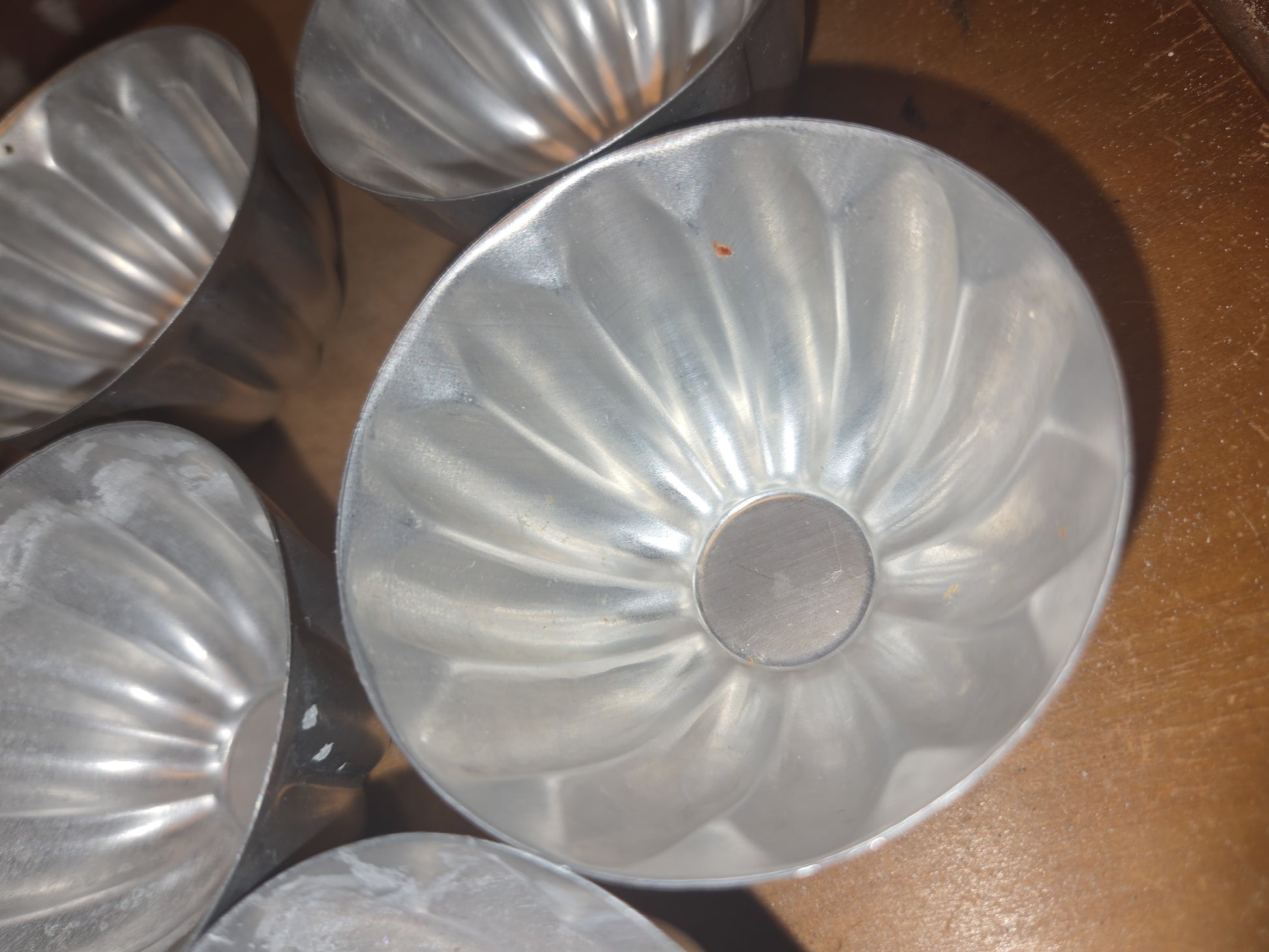 Vintage Set of 10 Small Aluminum Scalloped Fluted Tins Molds Cups Bundt Pans AS IS al23
