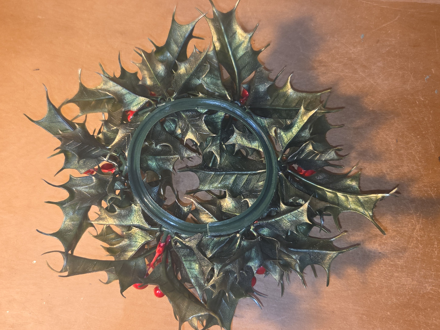 Vintage Christmas Candle Ring Centerpiece Plastic Greenery Holly Berries AS IS cr4