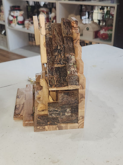 Mini Stable with hard cut nativity figures nat89