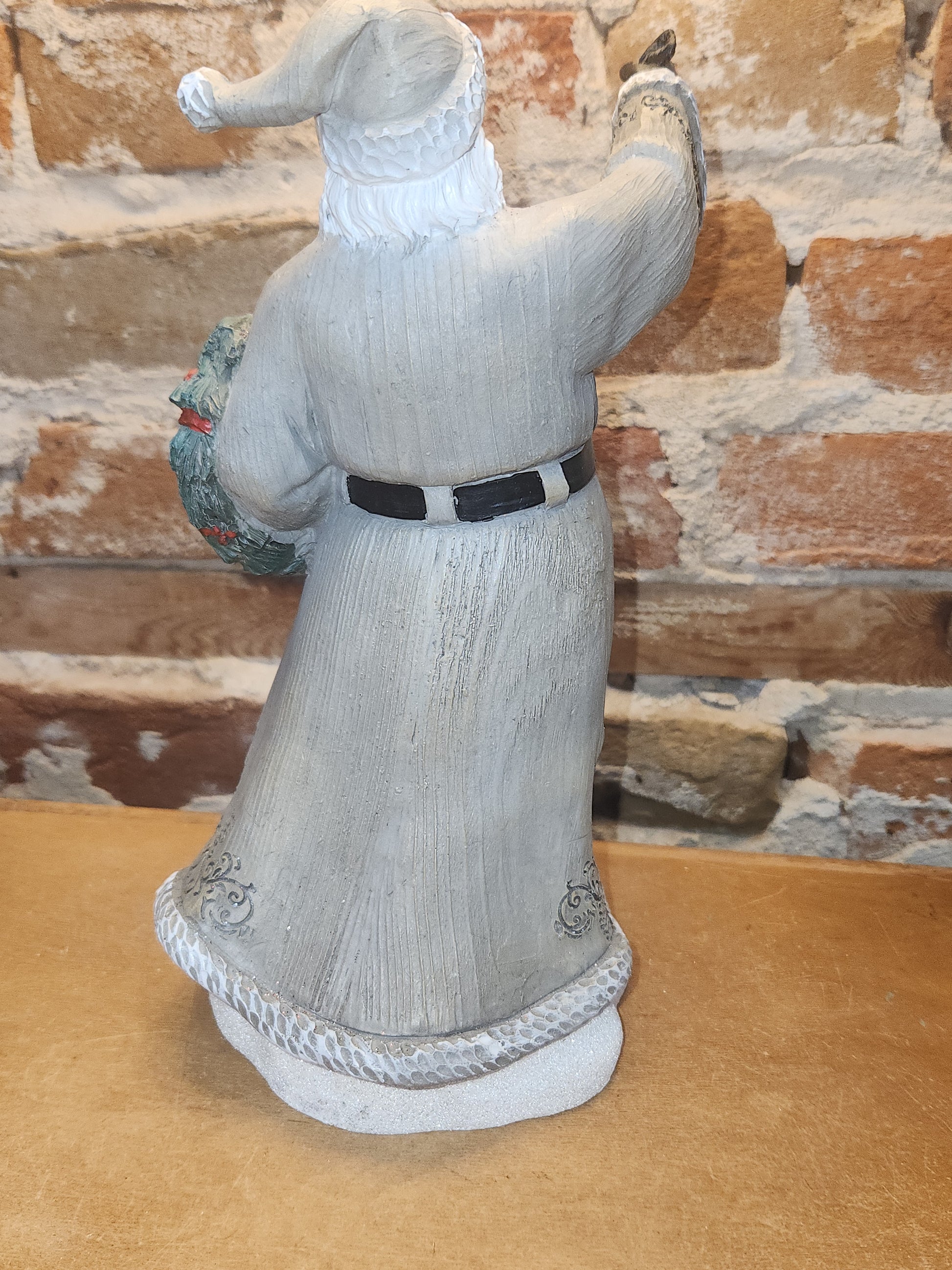 Santa Figurine Grey Coat and Stocking Hat Lantern Wreath sf11