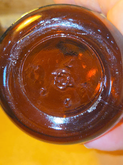 Vintage Medicine Bottles Owens-Illinois Glass Company Amber Glass vmb08