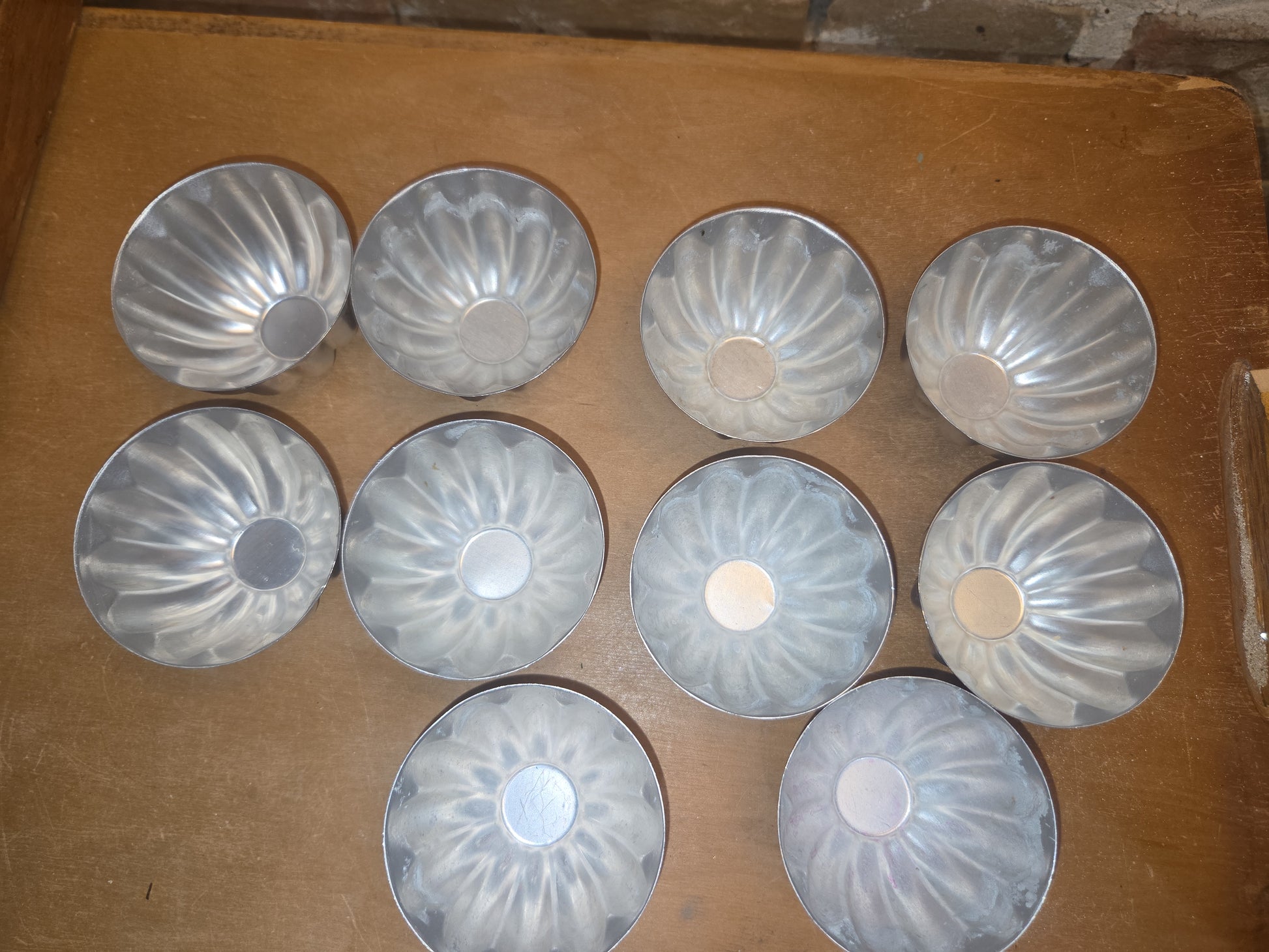 Vintage Set of 10 Small Aluminum Scalloped Fluted Tins Molds Cups Bundt Pans AS IS al23