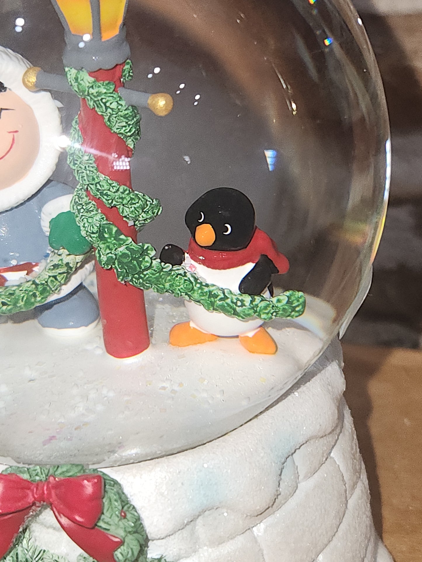 Hallmark Keepsake Snow Globe Frosty Friends Husky Penguin Inuit sg78