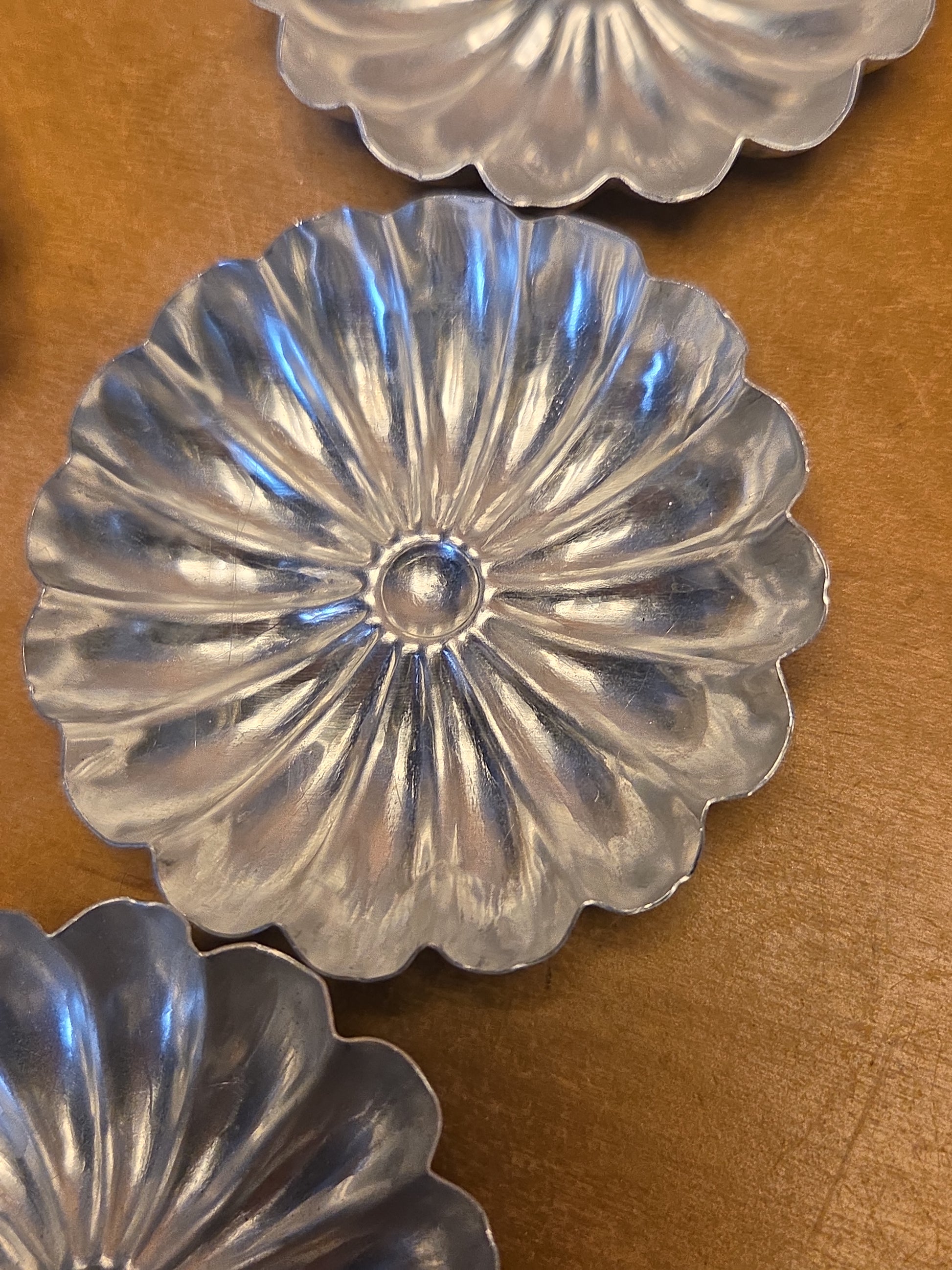 Vintage Sandbakkel Small Aluminu. Tins Molds Cups Pans Set of 9 3" x 1/2" al61
