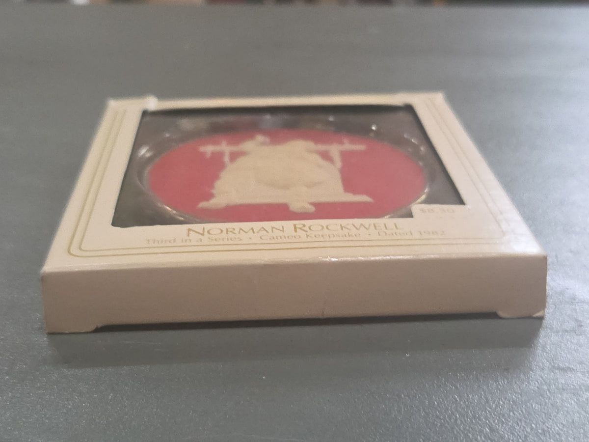 Vintage Hallmark Keepsake Norman Rockwell Cameo Ornament 3rd in Series 1982