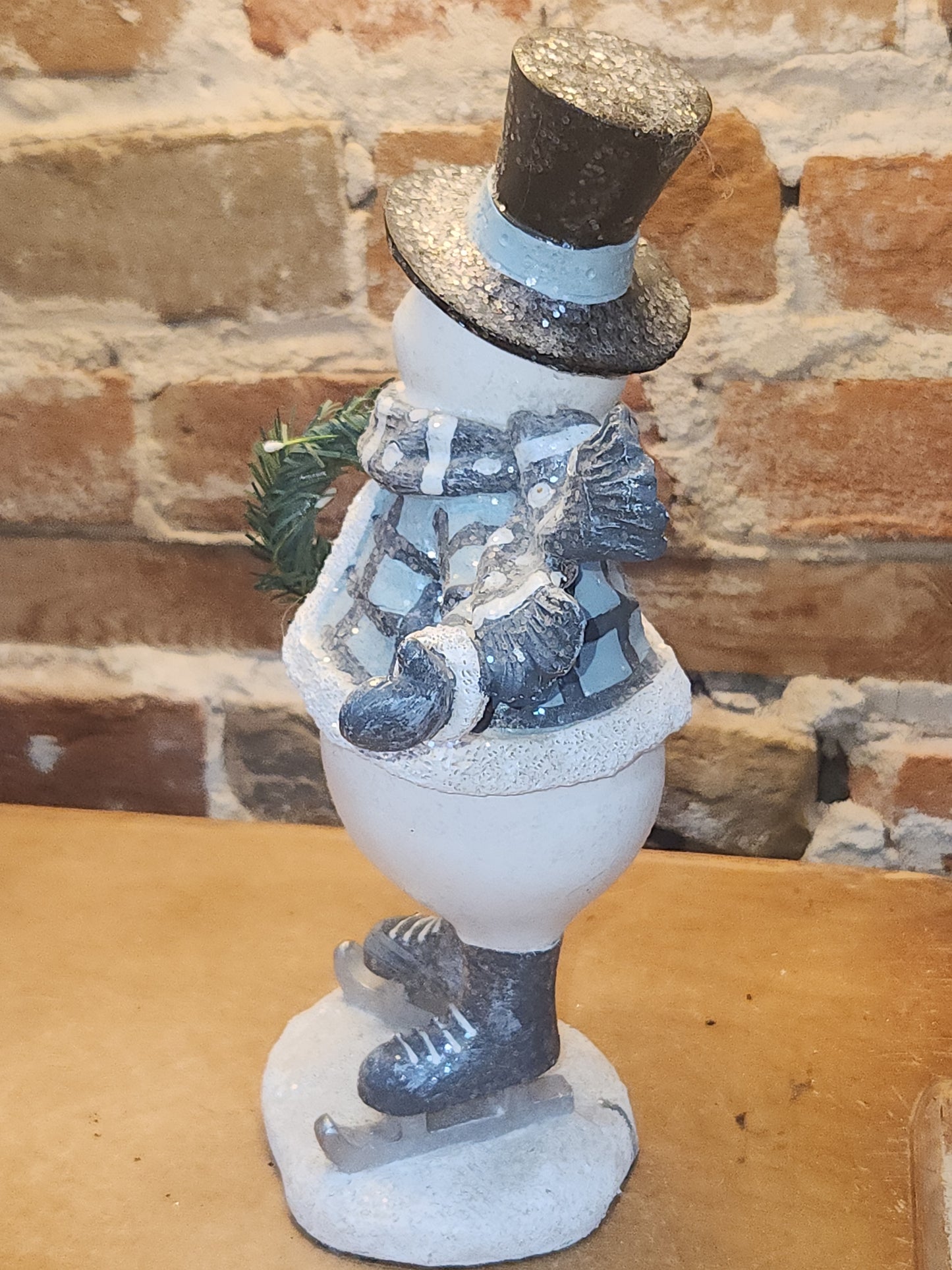 Resin Skating Snowman Blue White with Tree sm08