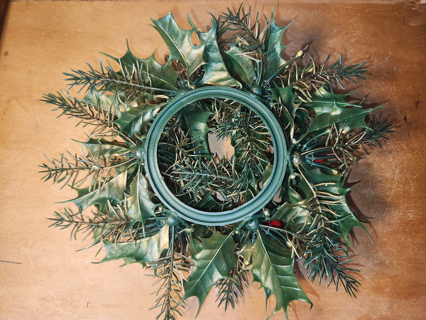 Vintage Christmas Candle Ring Centerpiece Plastic Greenery Holly Berry Evergreen cr2