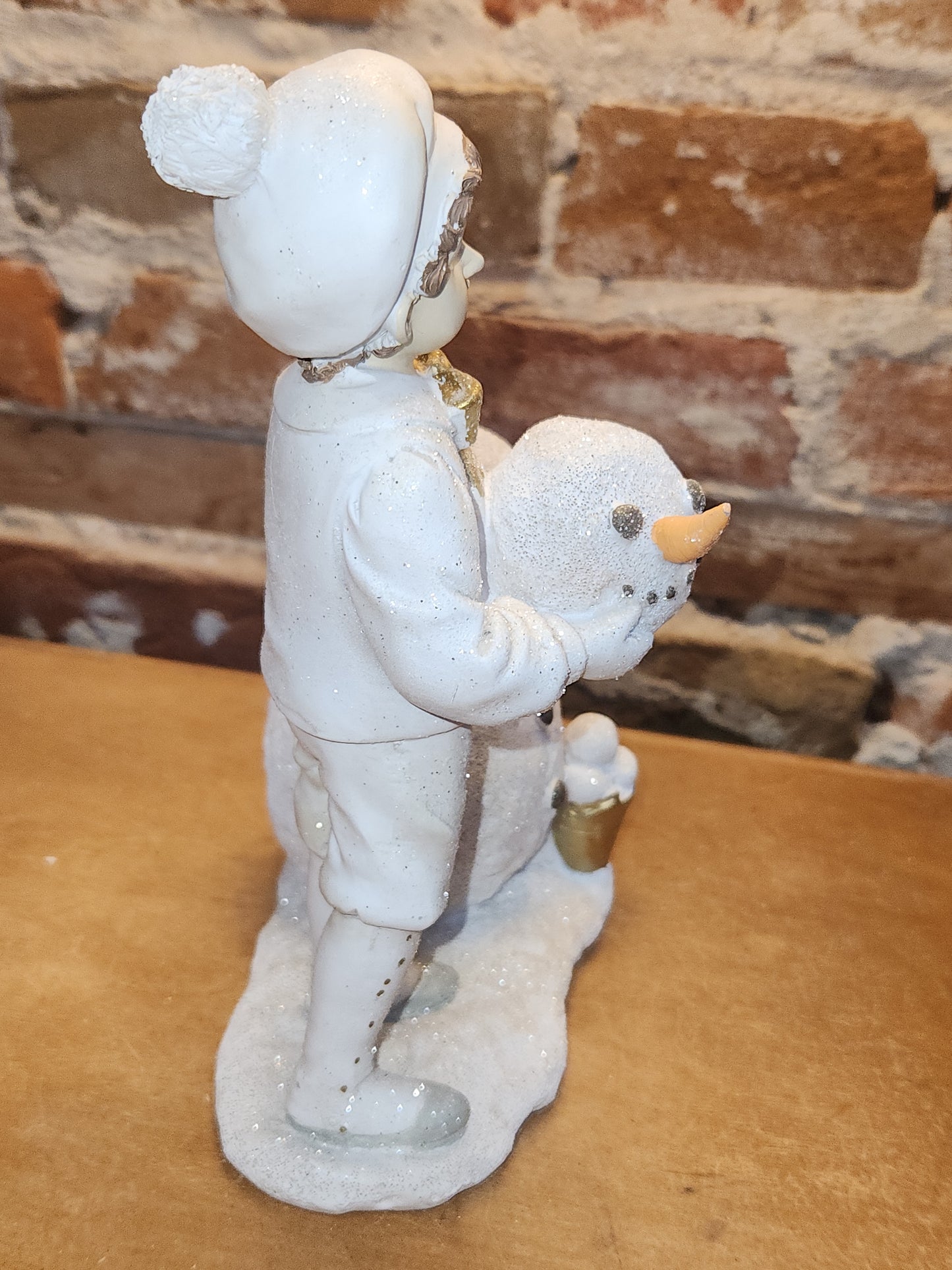 Kid Building Snowman Figurine Resin White Gold sm11
