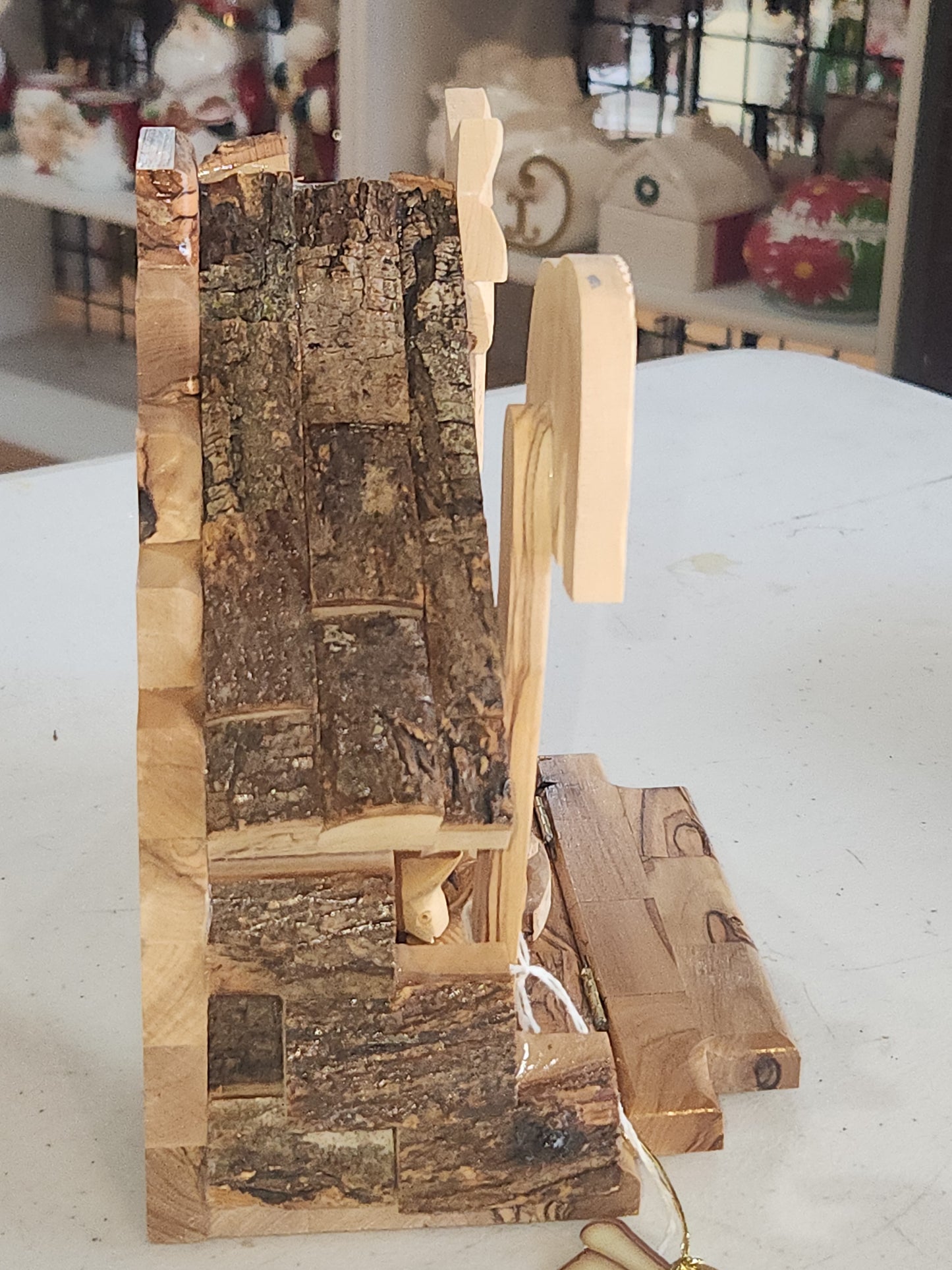 Mini Stable with hard cut nativity figures nat89