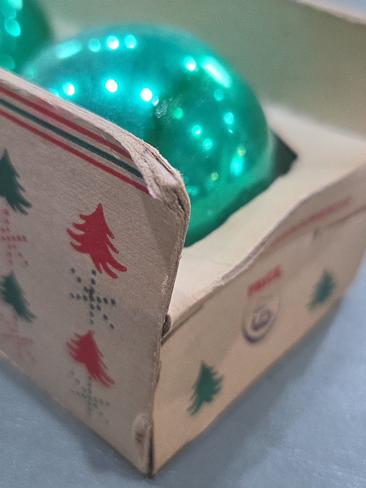 Vintage Shiny Brite Glass Christmas Ornaments Five 2" Green Shades in Fanci-Pak Box As Is bo51