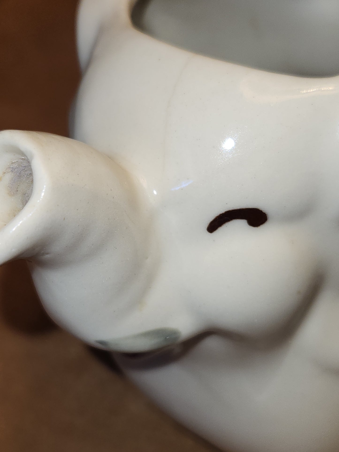 Vintage Shawnee Pottery Creamer Elephant with Trunk Up HAIRLINE CRACK po3