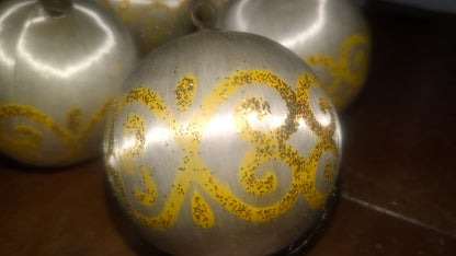 082 Vintage satin ornaments